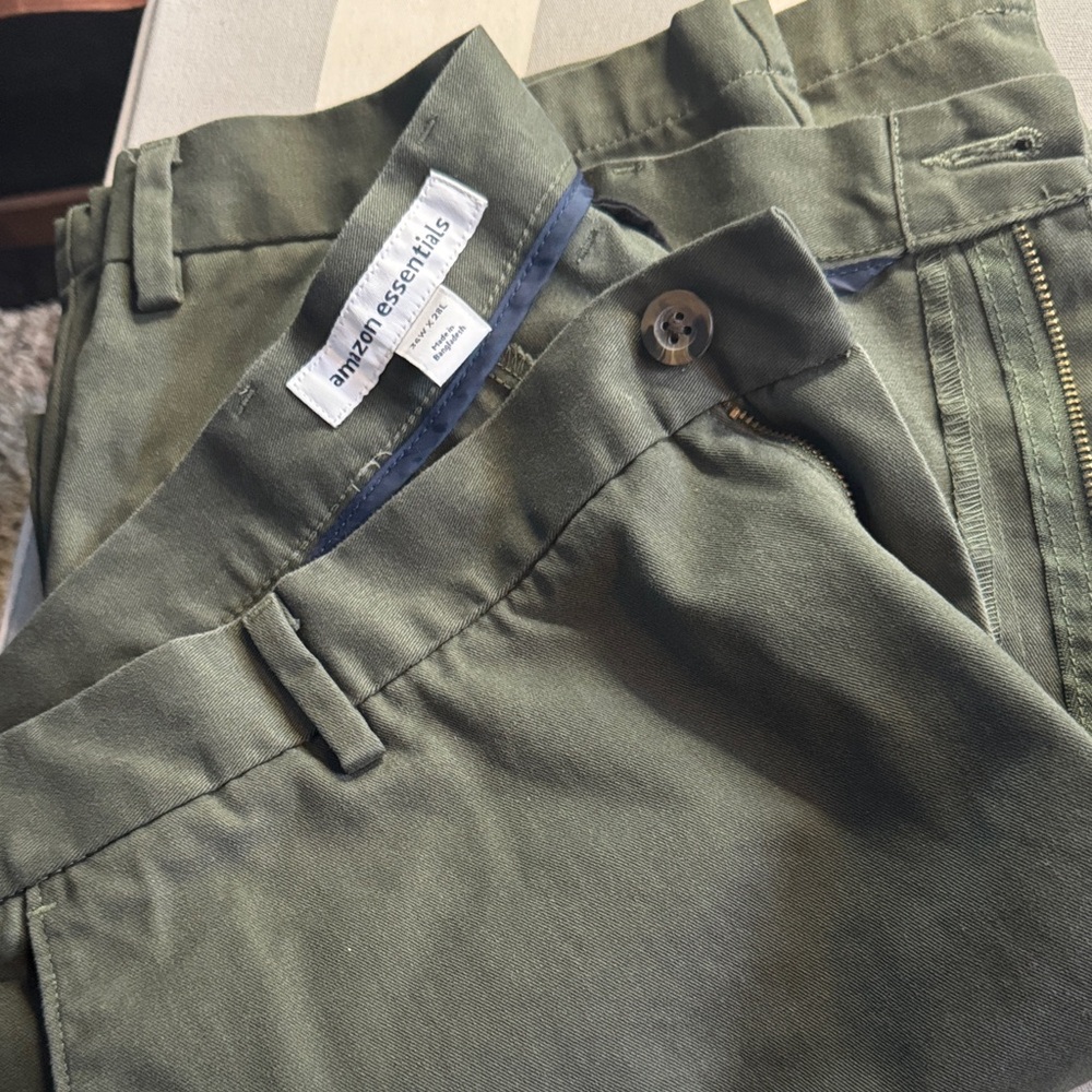 Amazon Essentials Men's Green Chinos
